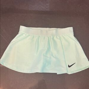 NWOT Nike DRI-FIT Cool Green Athletic Skort for girls. Athleisure,Sporty,Tennis